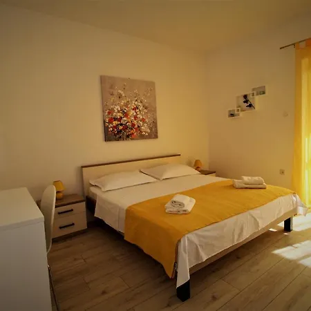 And With Parking Space Pag - 13060 Gostinjska kuća Pag Town