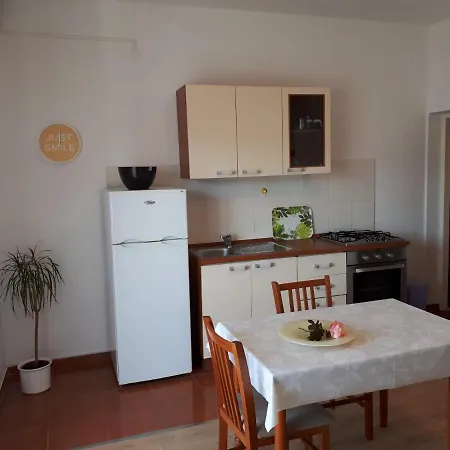 Guest house And With Parking Space Pag - 13060