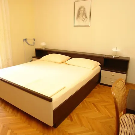 And With Parking Space Pag - 13060 Guest house