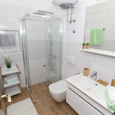 And With Parking Space Pag - 13060 Guest house 3*